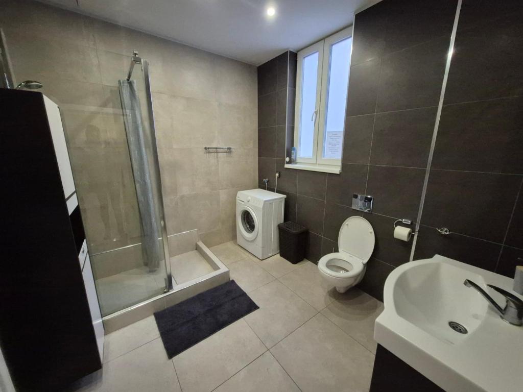 BUDGET - Authentic Belgrade Centre - Apartment #5, 4 Bedrooms, 1 full Bathroom, 1 Toilet - 4