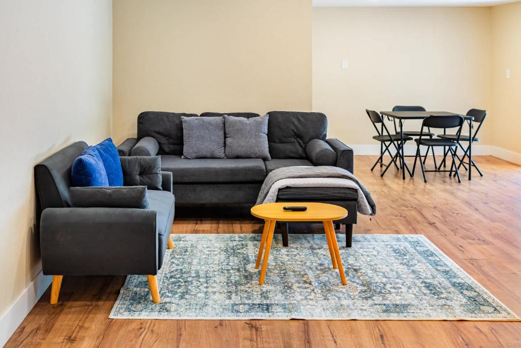 Pet & Family-Friendly 4BR Grill & Chill, Sacramento