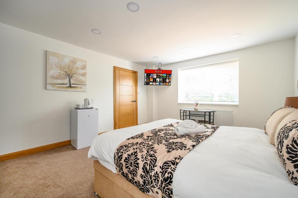 -RC7B- For your relaxed and Cosy stay with Free WiFi, Batley
