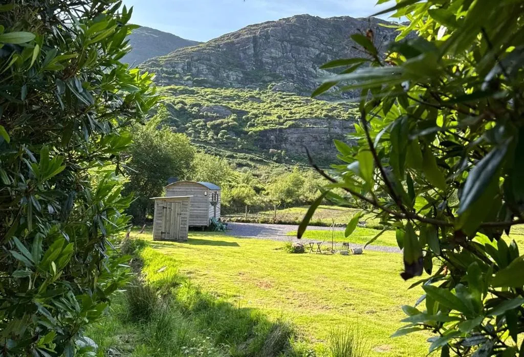 Little Heaven shepherds hut, hotel in Glengarriff