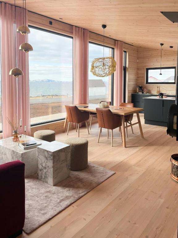 Design Cabin By The Sea With Northern Lights, Sollnes