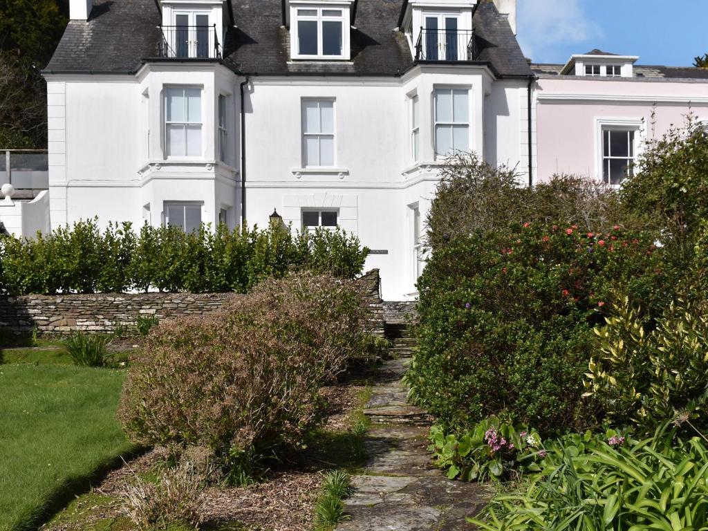 Bessborough, Saint Mawes