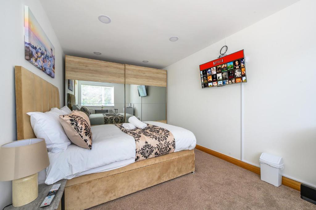 -RD7B- For your relaxed and Cosy stay with Free WiFi, Batley