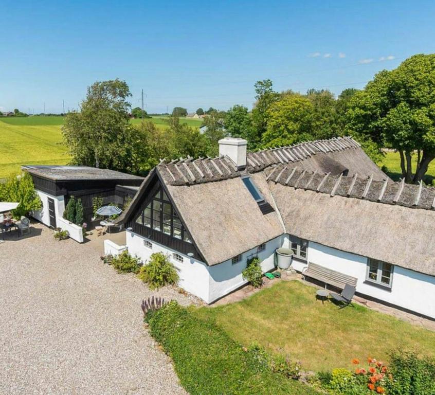 Farmhouse With Bath And Field View, Kalundborg