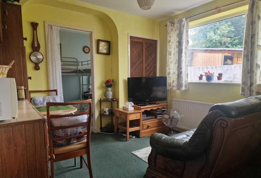 Studio-Annex-Private Entrance-Self Check-In, Nottingham