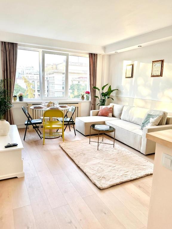 Serendipity I Elegant Apartment at Sala Palatului, Bukurešť