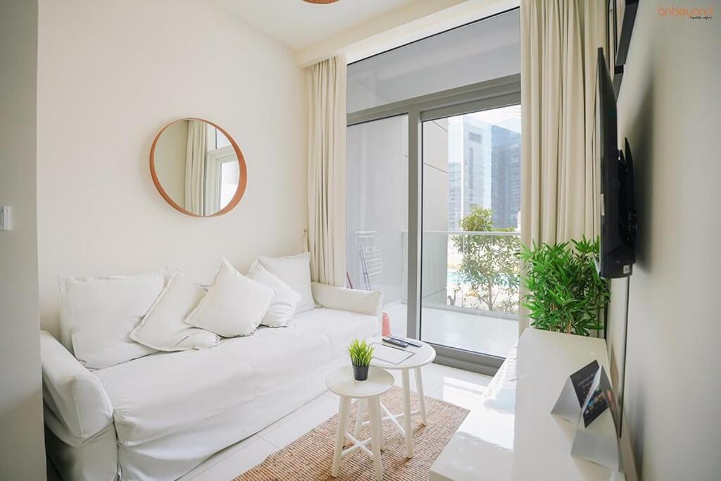 Bnbeyond's Serene Poolside Bliss, Dubaj