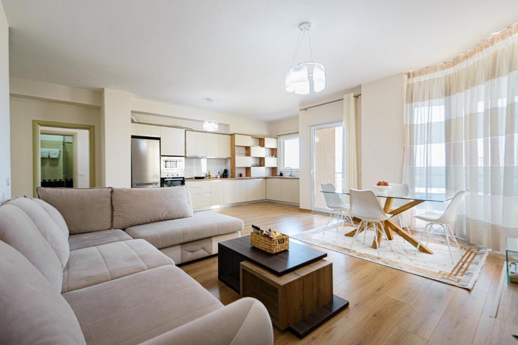 Poseidon Nest - 2BR, 360 Sea View, Office, Pool, Durrës