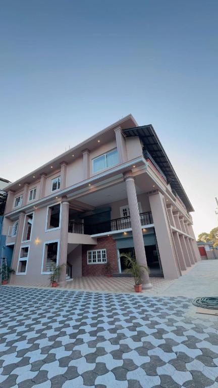 Laalis Crest, Madikeri