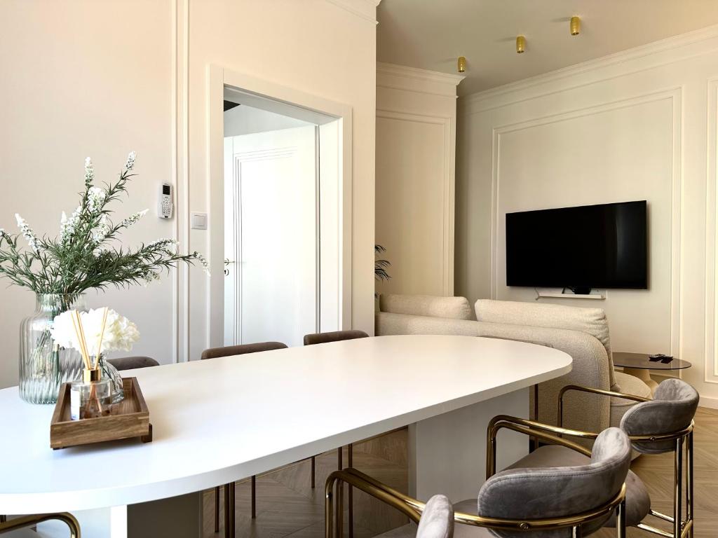 Świdnicka Apartment - 200m Main Square - Self Check-In 20h, Vratislav