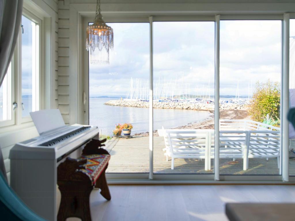 Cozy Seaside Cabin With Beachfront In Fulgevik, Dilling