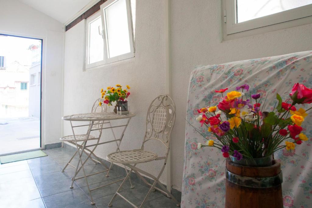 Summer Bay Apartments photo