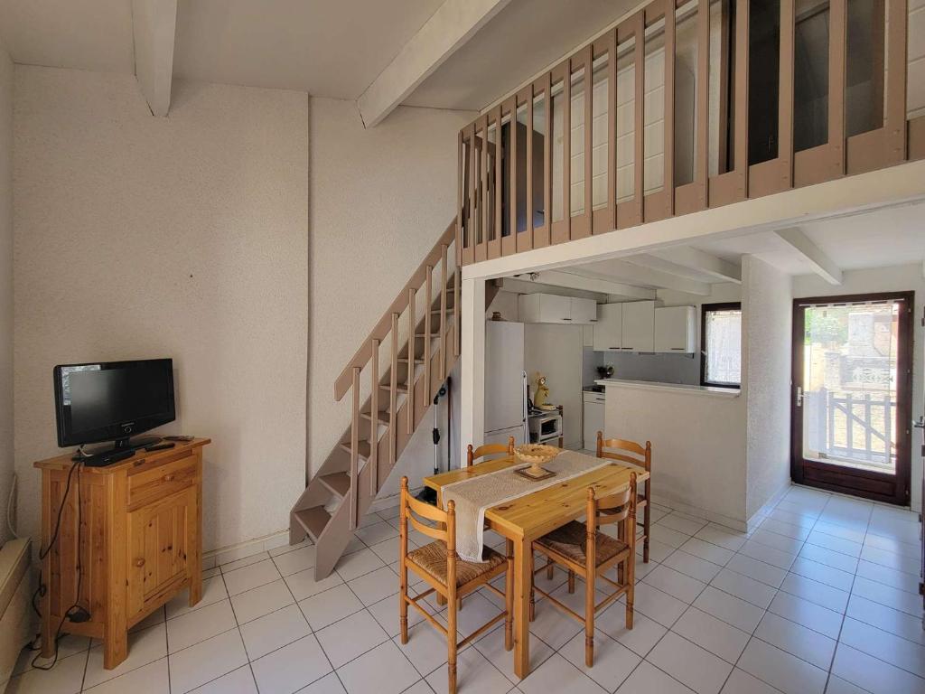 Jolie maison dans residence securisee avec piscine commune , Etage climatise, 4 couchages , 400 m de la plage de PORTIRAGNES PLAGE LRJP54 - 2
