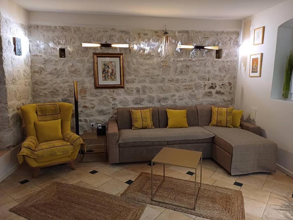 Old Town Mattarelli with Balcony and Street View - 5