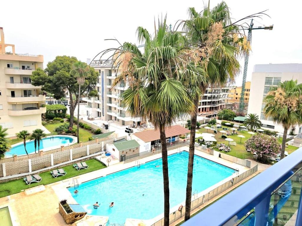 Studio Pepitas with sea and pool views Steps from Puerta Marina and the beaches By NAMASTE ELITE, Benalmádena