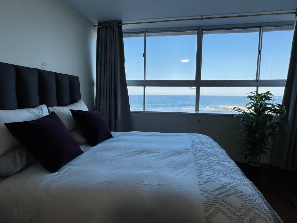 Accommodation Front - Edgy Beachfront 2 Sleeper with Stunning View, Durban