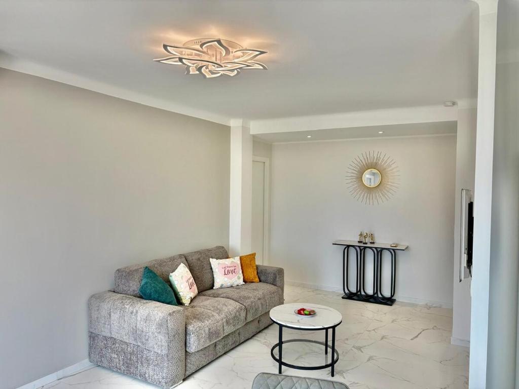 L'Etoile YourHostHelper, Antibes