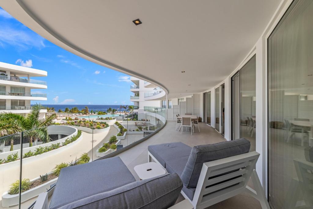 One Mambo 19, Beachfront Apartment, Willemstad