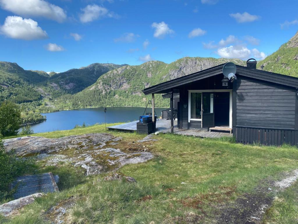 Mountain Cabin With Magical View And Tranquil Lake, Matre