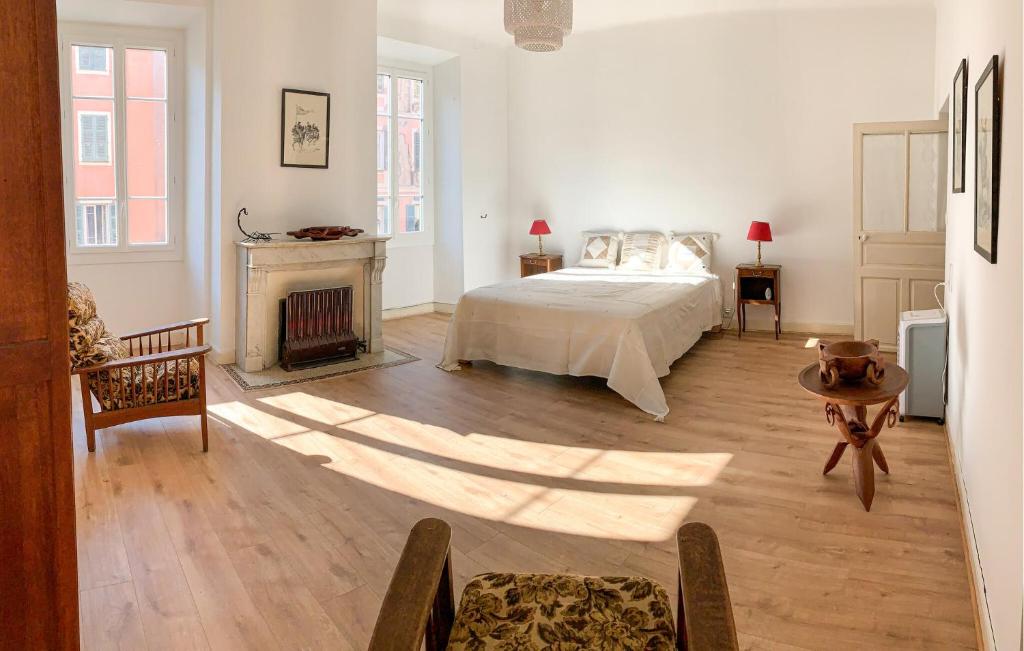 3 Bedroom Cozy Apartment In Ajaccio - 2
