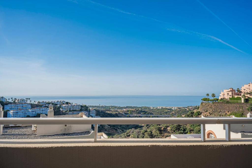 Panoramic Seaview Escape - Tranquility, AC & Pool - 2