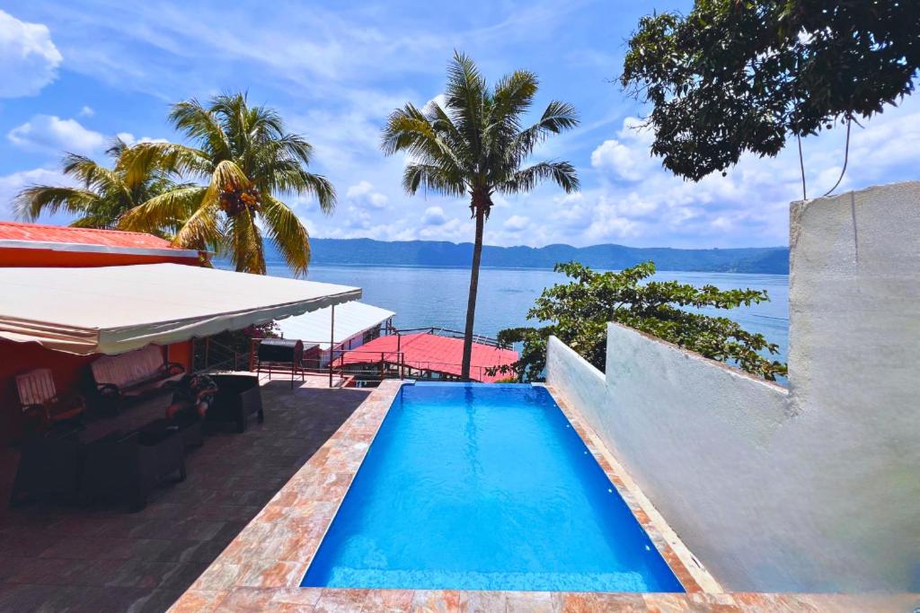 Quinta Sunrise, Lago de Coatepeque, El Congo