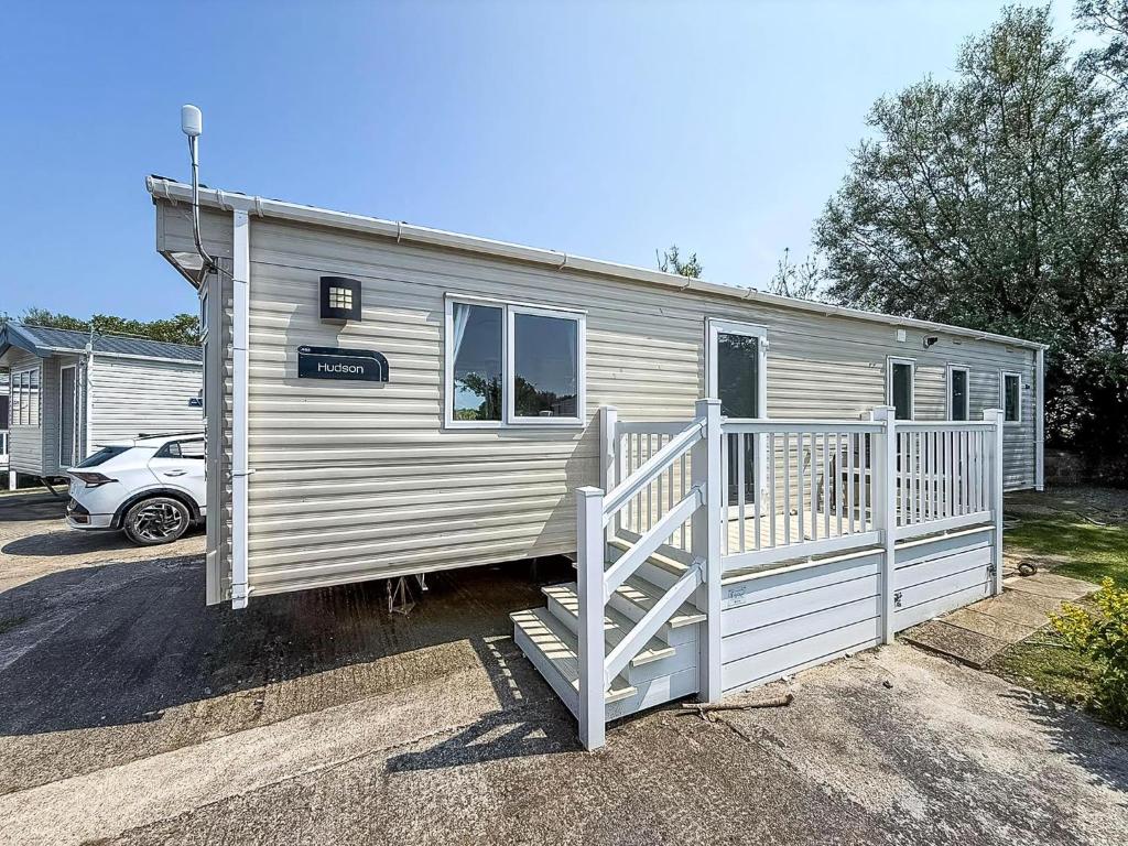 Lovely 8 Berth Caravan With Decking And Wifi In Yorkshire, Ref 71011Ic, Tunstall