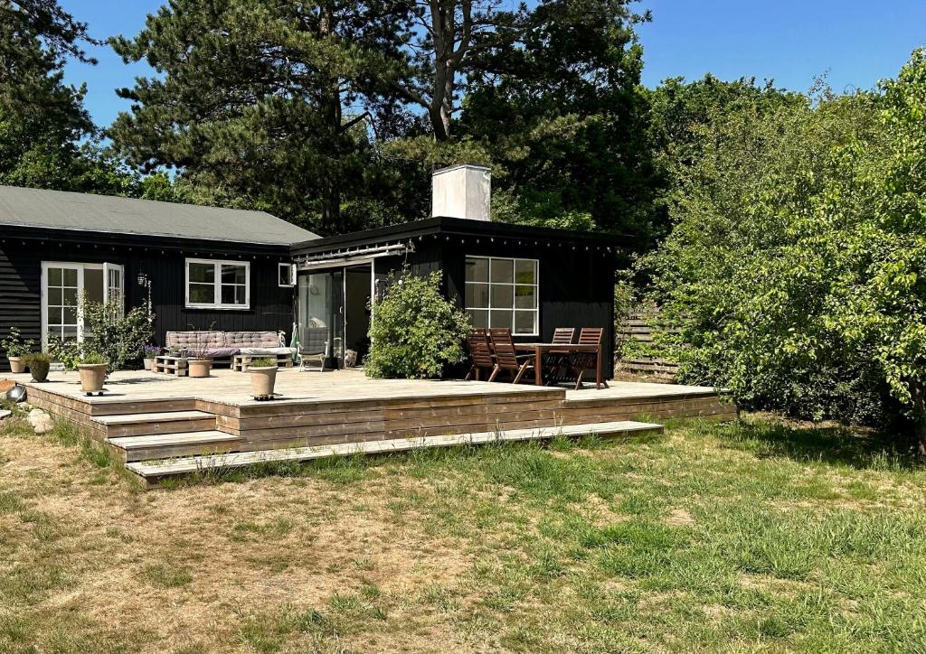 Home With Recycled Finds Near Nature, Græsted