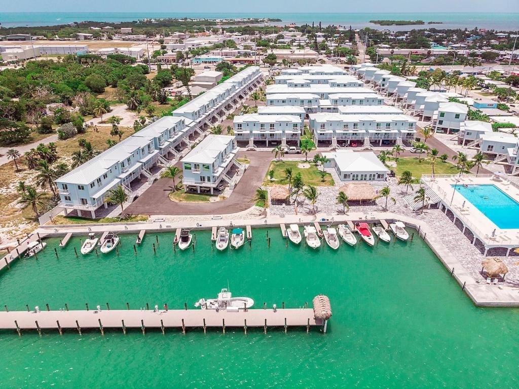 Ocean Isles #98 - Ocean Views, Resort Style Pool, Marathon