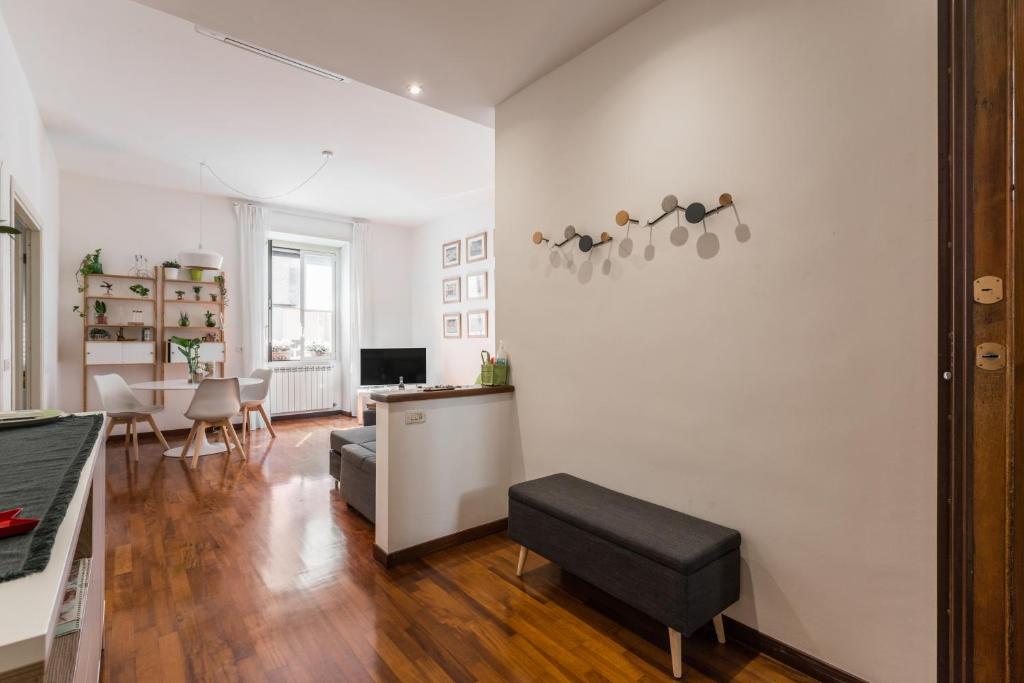 Line 8 House - 2