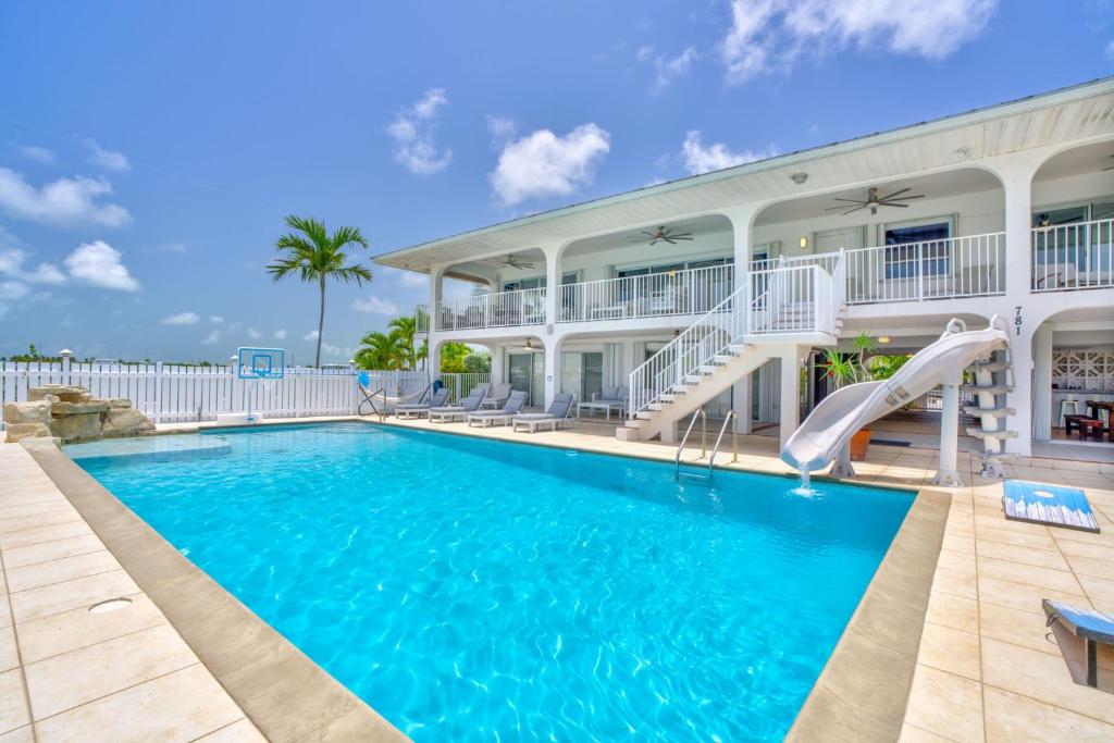 Sailfish Point - Luxury Waterfront Pool Home, 80' Dock, Key Colony Beach
