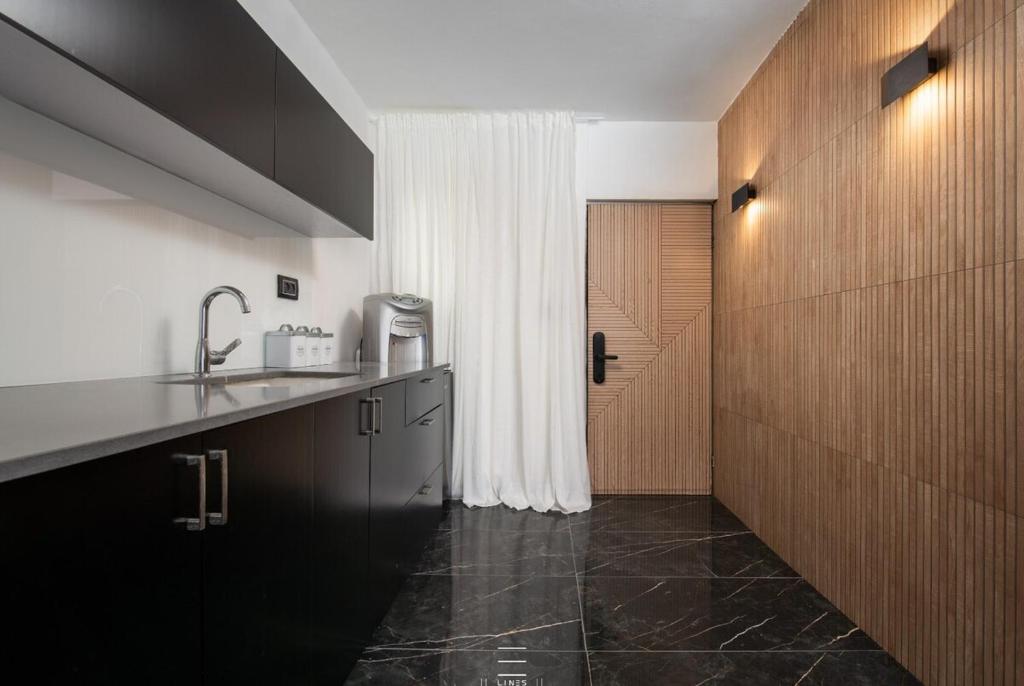 Mini paradise with Jacuzzi shelter in the building, Qiryat Motzkin