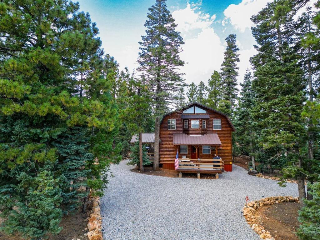 Lazy Bear Lodge New Spa Installed, Duck Creek Village