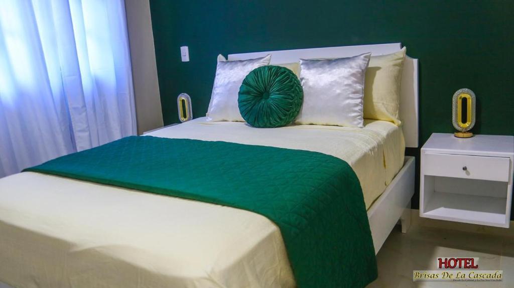 Brisas de la cascada, El Limón