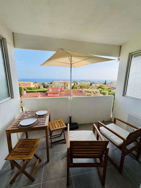 Studio moderne et lumineux avec balcon vue mer à Bandol, Bandol