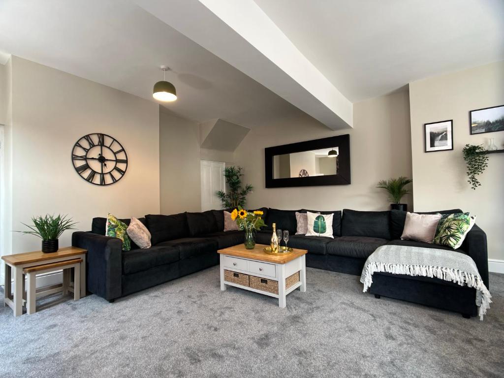 Llangollen High Street Sleeps 12, Llangollen