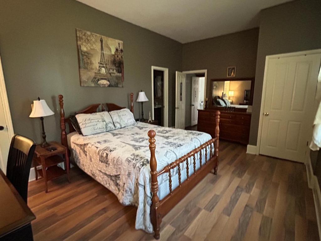 Graystone Manor, Albion