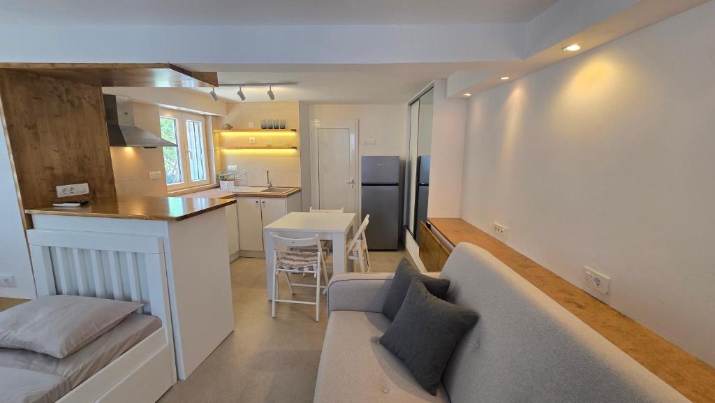 The Underdeck, Tivat