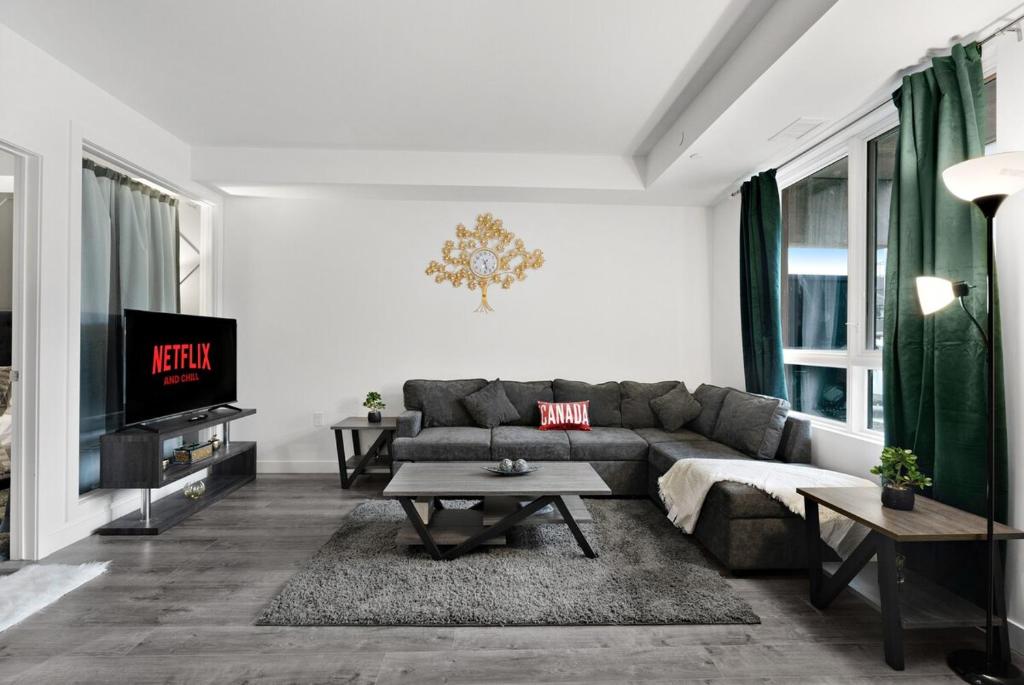 Cozy 2BR Suite Only 8 Mins to The Falls With Sofa Bed And Sleeps 6, Niagara Falls