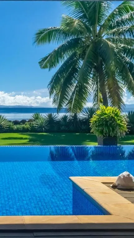 Aroha Taveuni Beachfront Bures，位于Waiyevo的酒店
