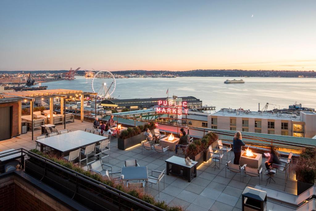 Located in Seattle (WA) tourist area
