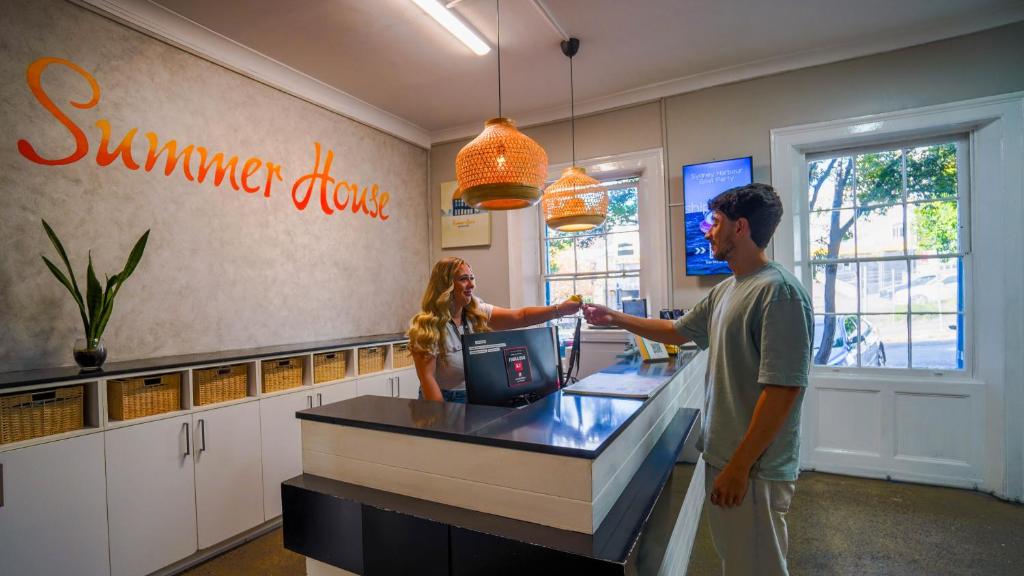 Exterior view, Summer House Backpackers in Sydney