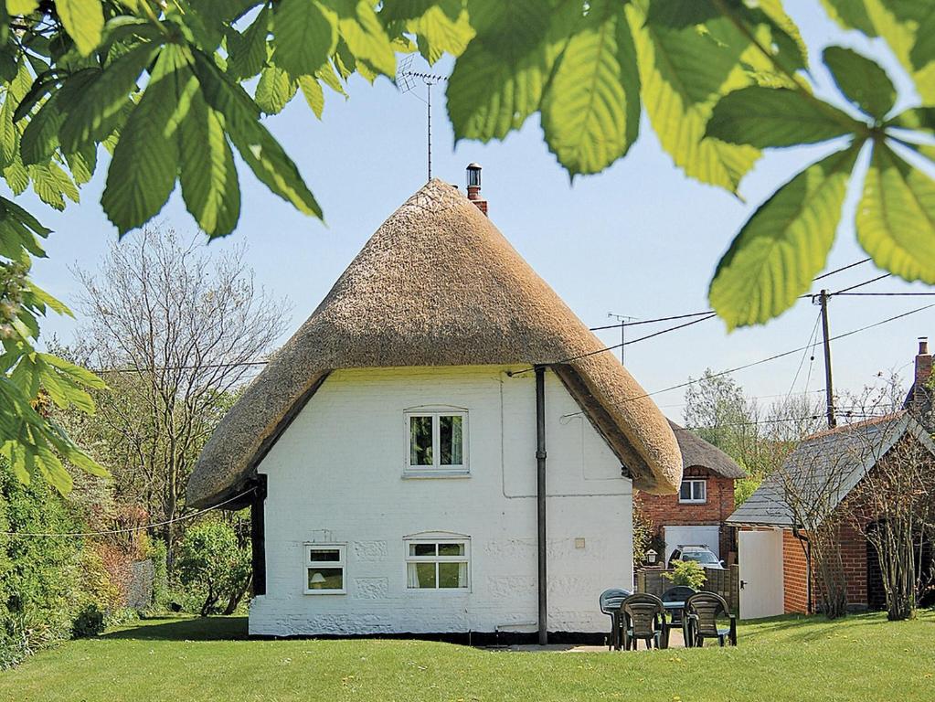 October Cottage, Collingbourne Kingston - pet-friendly stay