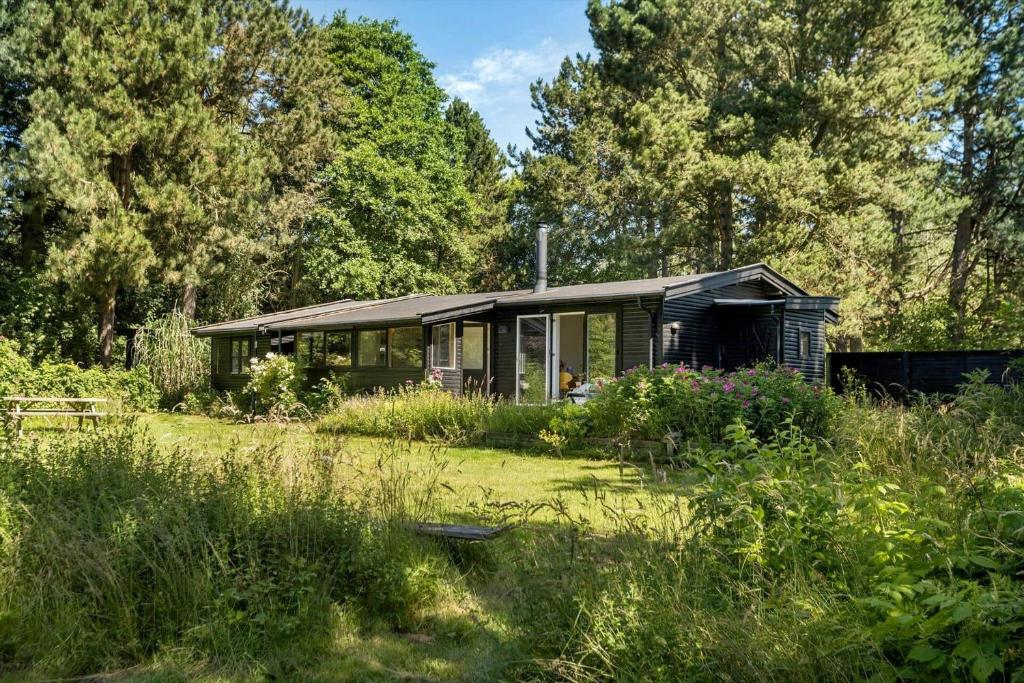 Architect-Renovated House With Wild Garden In Ørby, Vejby