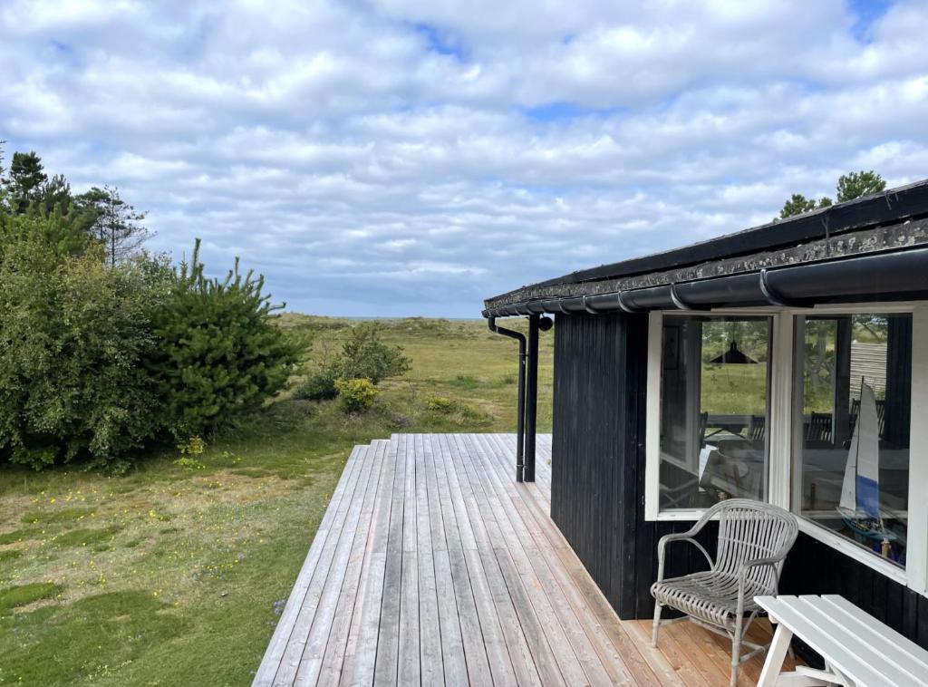 Charming Coastal Retreat With Sea View, Højby