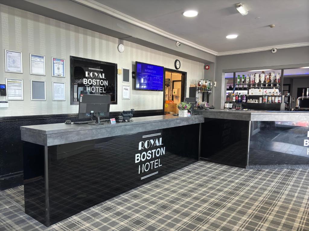 The Royal Boston Hotel by Compass Hospitality フロント・ロビー