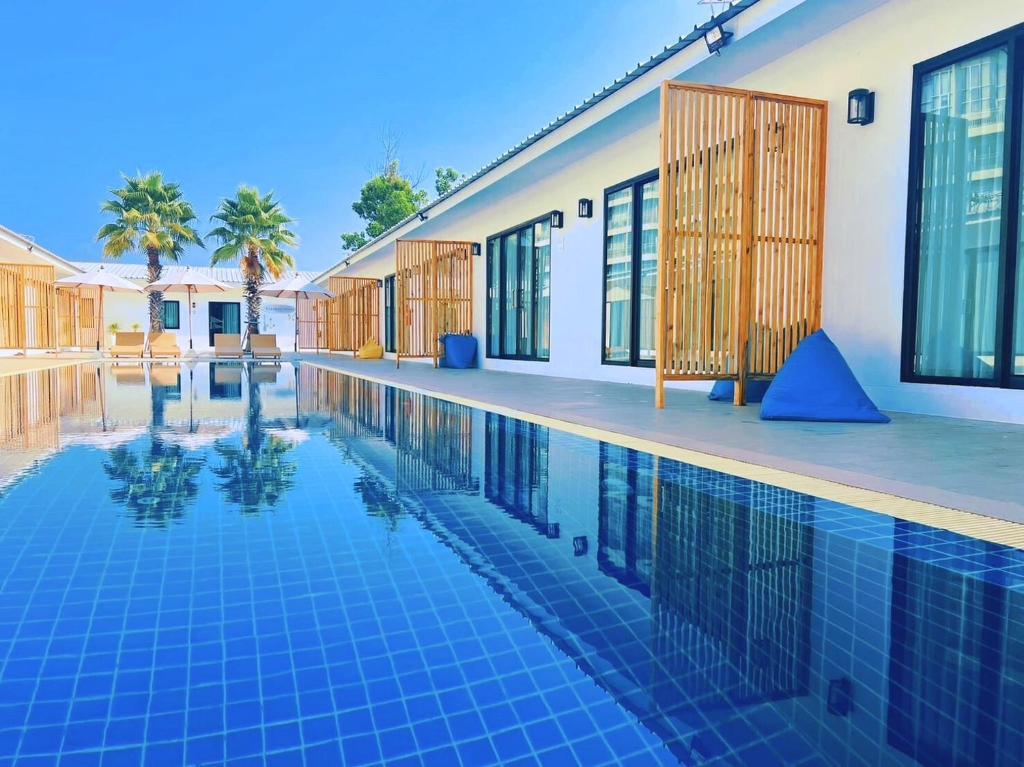 สระว่ายน้ำ