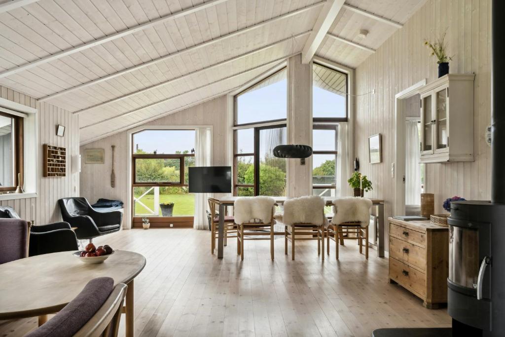 Open Spaces And Cozy Corners In Ristinge, Humble