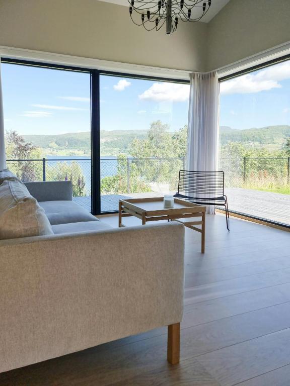 Cabin By The Fjord With Rooftop Terrace On Randøy, Hjelmeland