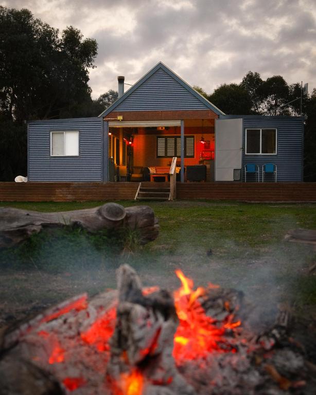 Brett's Rest Nel, Kingscote